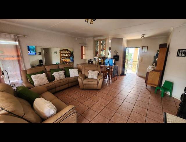 3 BEDROOM TOWNHOUSE FOR SALE IN ALBERTON NORTH